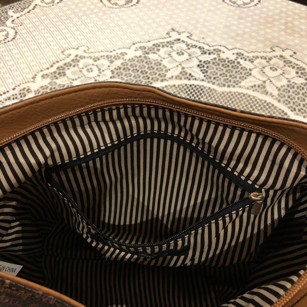 New Handbag - Picture 5 of 7